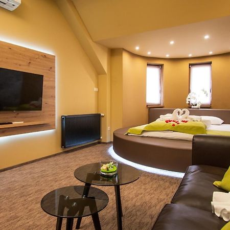 Veres Motel Veresegyhaz Ngoại thất bức ảnh