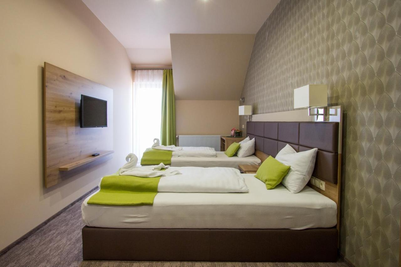 Veres Motel Veresegyhaz Ngoại thất bức ảnh