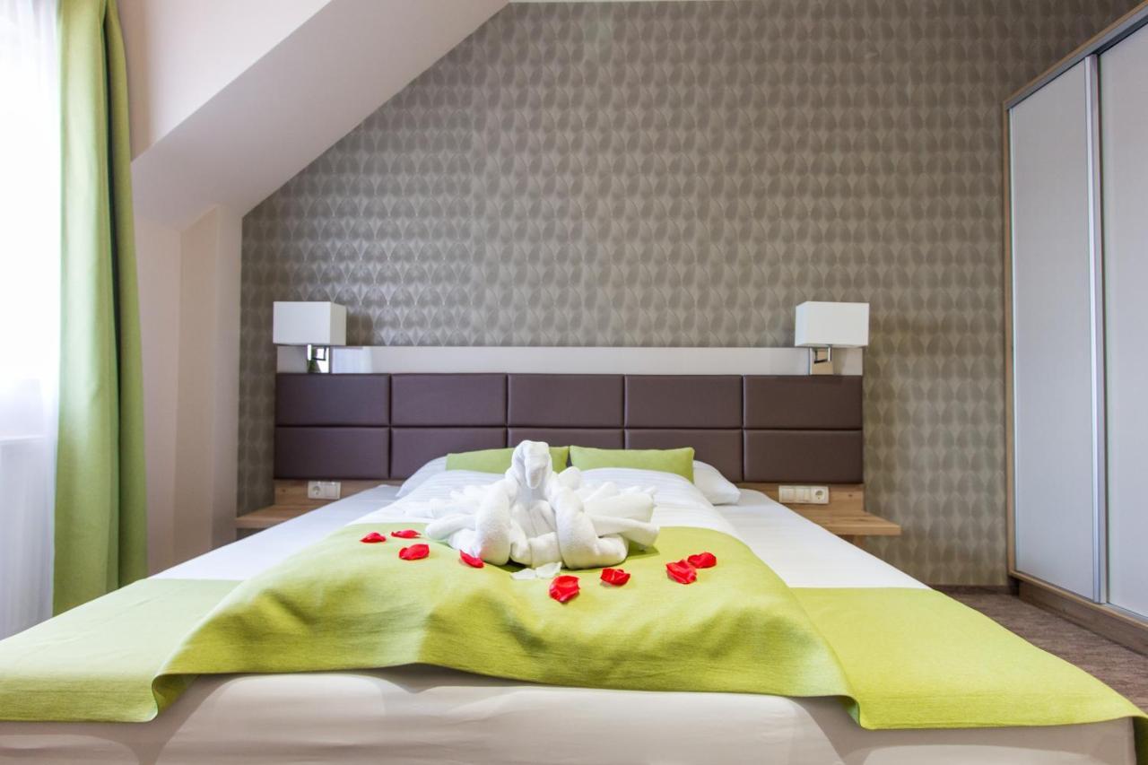 Veres Motel Veresegyhaz Ngoại thất bức ảnh