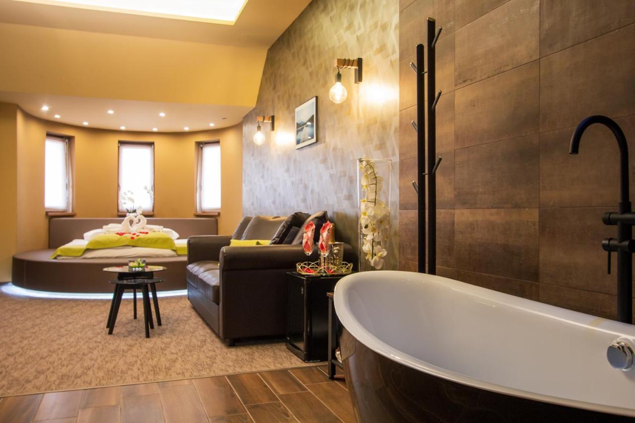 Veres Motel Veresegyhaz Ngoại thất bức ảnh