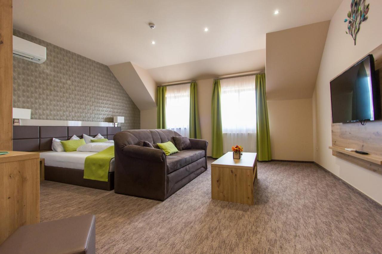 Veres Motel Veresegyhaz Ngoại thất bức ảnh