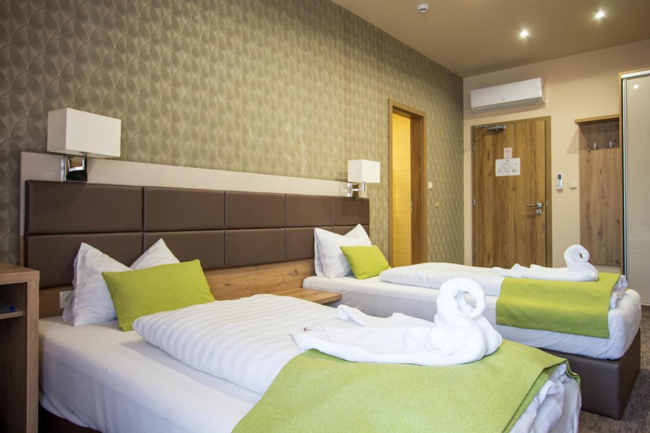 Veres Motel Veresegyhaz Ngoại thất bức ảnh