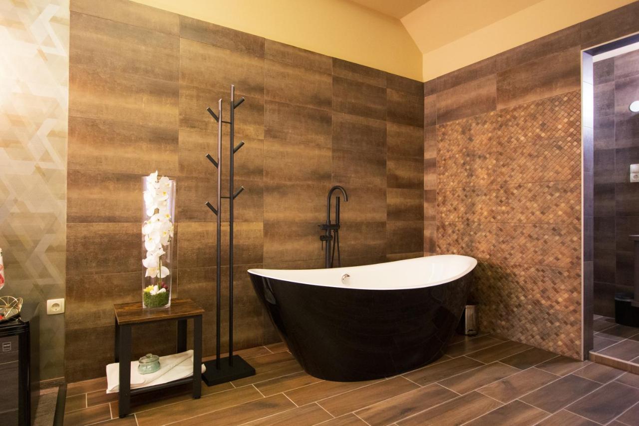 Veres Motel Veresegyhaz Ngoại thất bức ảnh